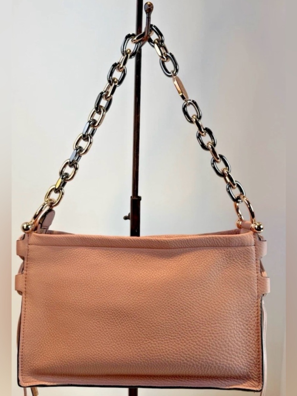 Stuart Weitzman Leather Handbag with 2 chain sizes for shoulder or crossbody Tan